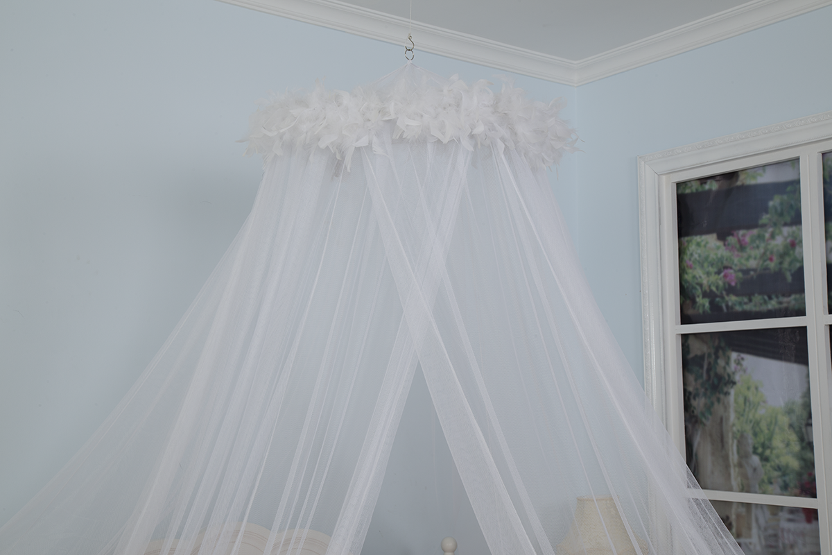 Schlafzimmer hängende Kuppel-Moskitonetze mit Federdekoration