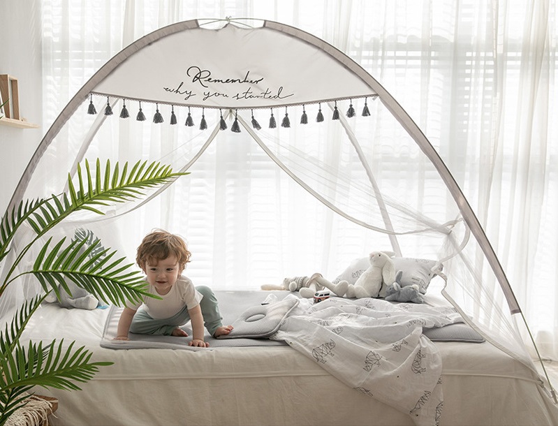 Hängendes niedliches Pop-up-Moskitonetz Schöne Kinderbabybett mit Netz